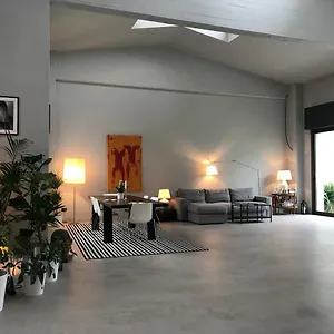 https://loft-navigli-with-private-garden.it-lombardy.com