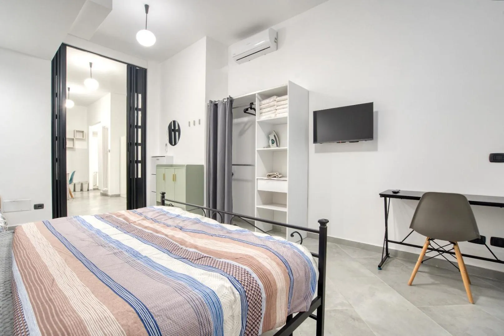 Hotel Italianflat - Subway Milano 0*,  Italia